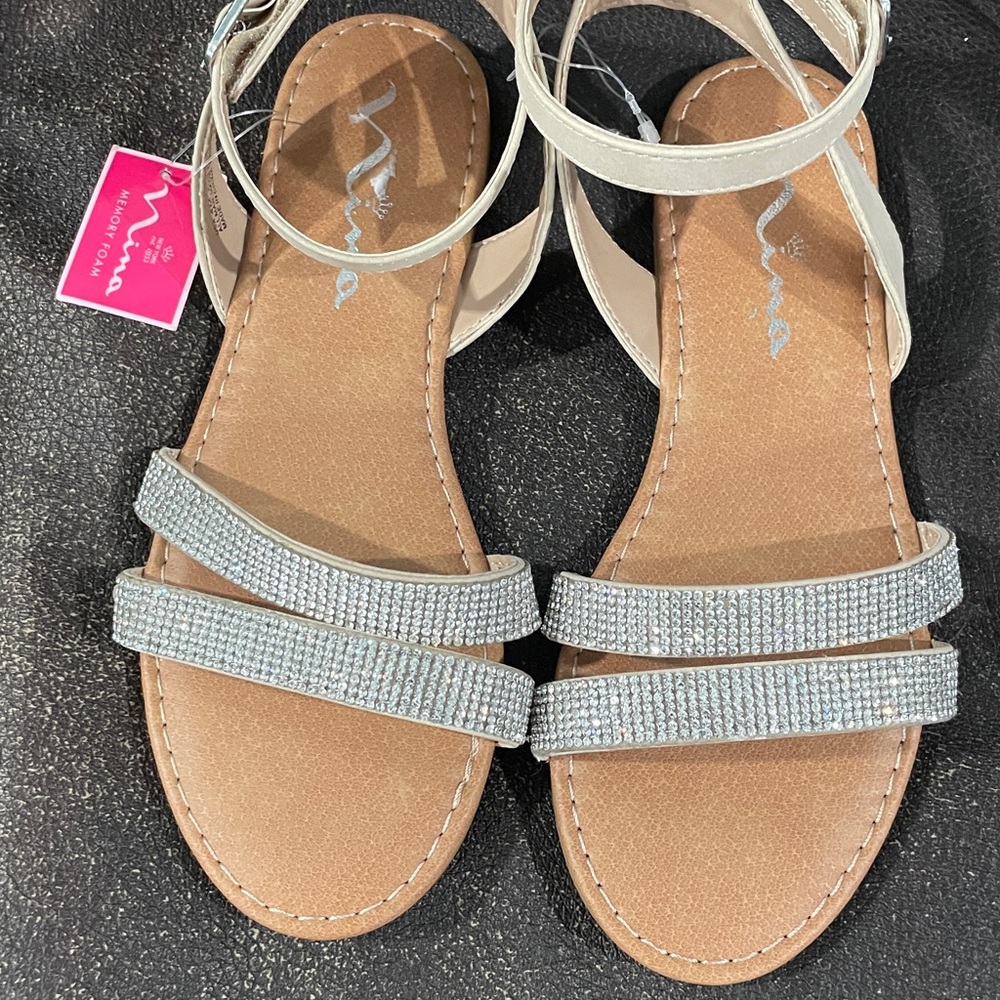 NINA
Big Girls Cameena
Fastening Strap Sandals size 4